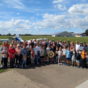 Kinder-Flugtag in Günzburg: Unvergessliche Flugerlebnisse für krebskranke Kinder und ihre Familien
